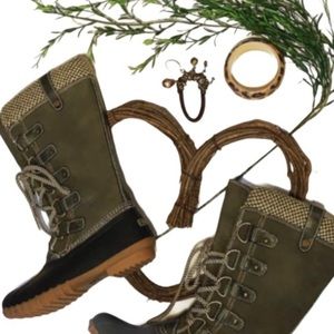 Esprit de Corps “Bridget” Green Boots - Women’s Size 6